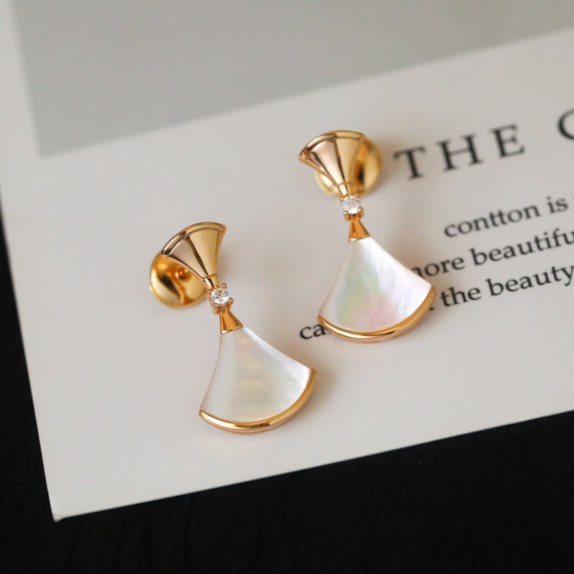 Bulgari Diva's DREAM Earrings Rose Gold With Mother-of-pearl and